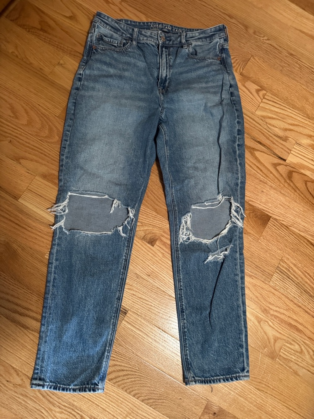 American Eagle Strigid Mom Jeans Size 10